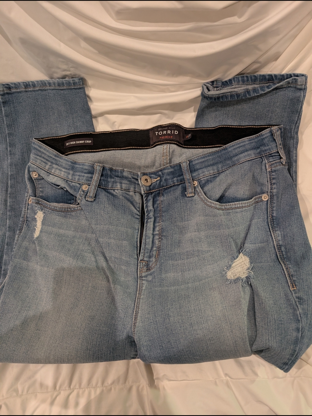Torrid Jegging Sky High Skinny Crop Light Wash Distressed Women’s Jeans 16